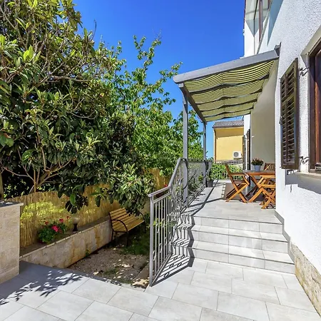 In Near The Sea And Town Center Apartman