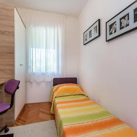 In Near The Sea And Town Center * Πούλα