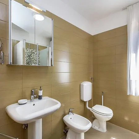 In Near The Sea And Town Center *