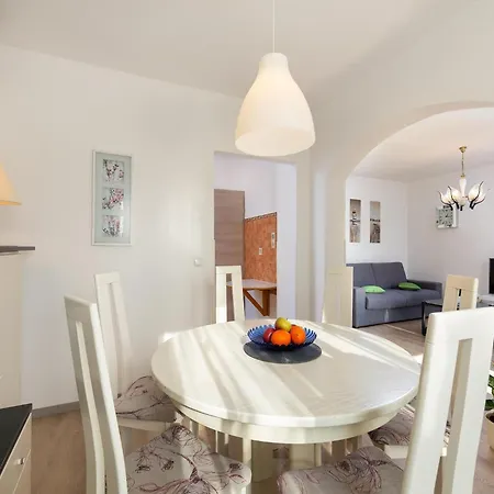 In Near The Sea And Town Center * Πούλα