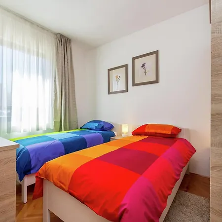 In Near The Sea And Town Center * Πούλα