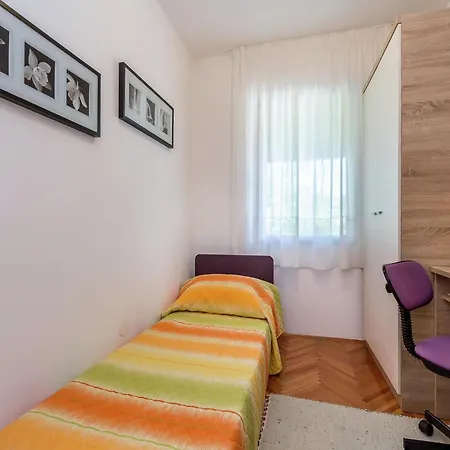 Modern In Katari With Terrace Apartament Pula