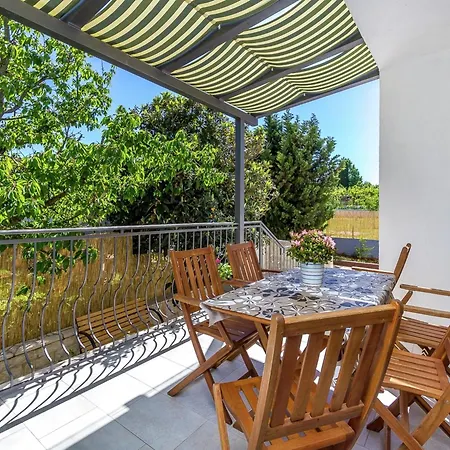 In Near The Sea And Town Center *