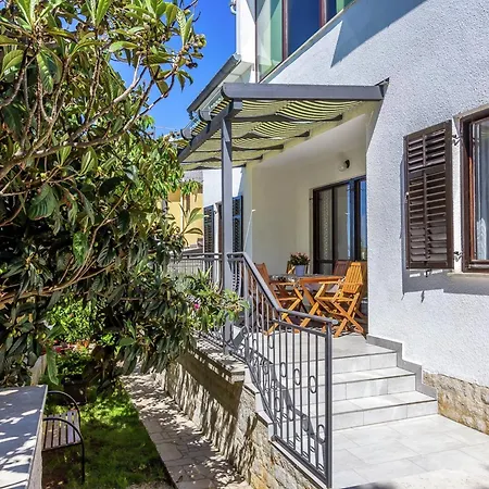 In Near The Sea And Town Center *