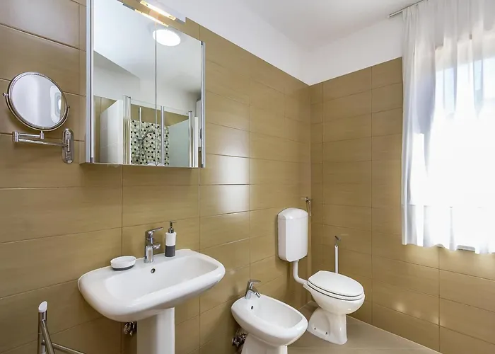 In Near The Sea And Town Center *