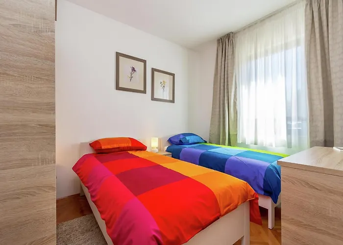 In Near The Sea And Town Center Apartment *