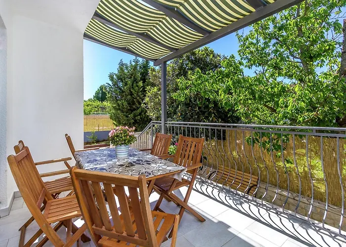 In Near The Sea And Town Center Apartment Pula