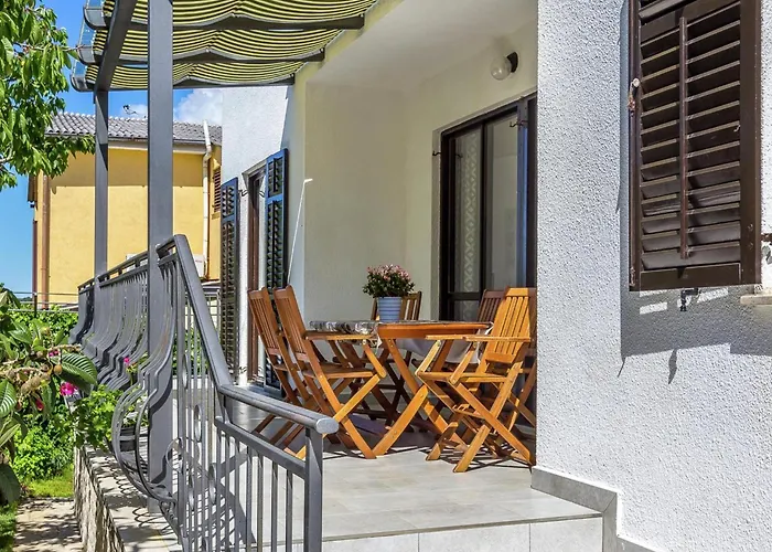 In Near The Sea And Town Center Apartment