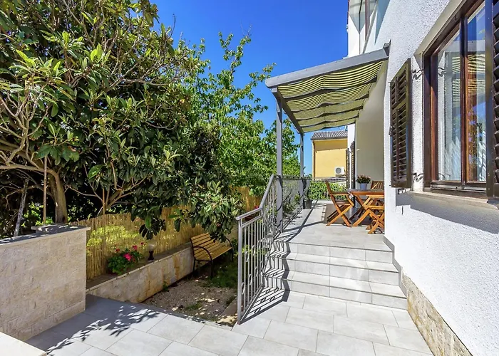 In Near The Sea And Town Center Apartment