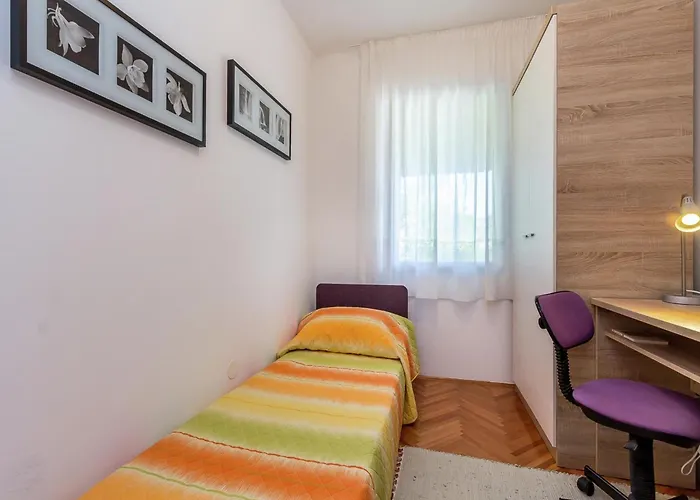 In Near The Sea And Town Center Apartment Pula