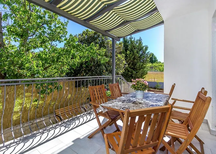 In Near The Sea And Town Center *